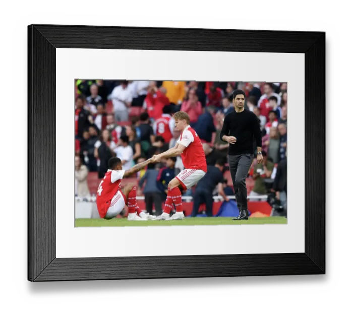Framed Print : Arsenal's Mikel Arteta Consoles Reiss Nelson: Arsenal FC vs Brighton & Hove Albion, Premier League 2022-23