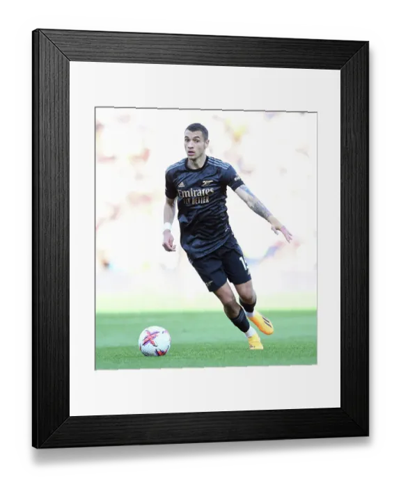 Framed Print : Arsenal's Jakub Kiwior Shines in Nottingham Forest Showdown (2022-23 Premier League)