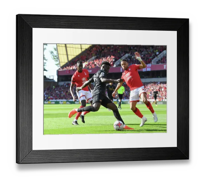 Framed Print : Arsenal's Bukayo Saka Crosses Over Nottingham Forest's Renan Lodi in Premier League Clash (May 2023)