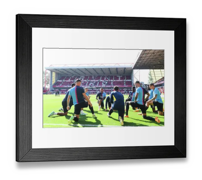 Framed Print : Arsenal's Premier League Showdown at Nottingham Forest: Pre-Match Warm-Up