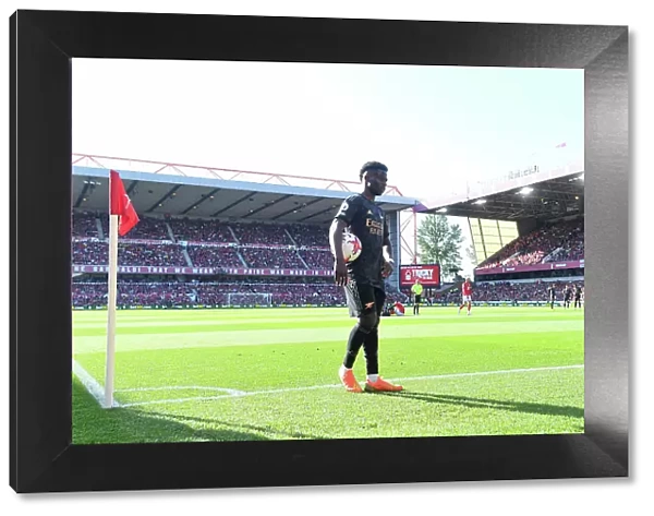 Arsenal's Bukayo Saka Readies Corner at Nottingham Forest, Premier League 2022-23
