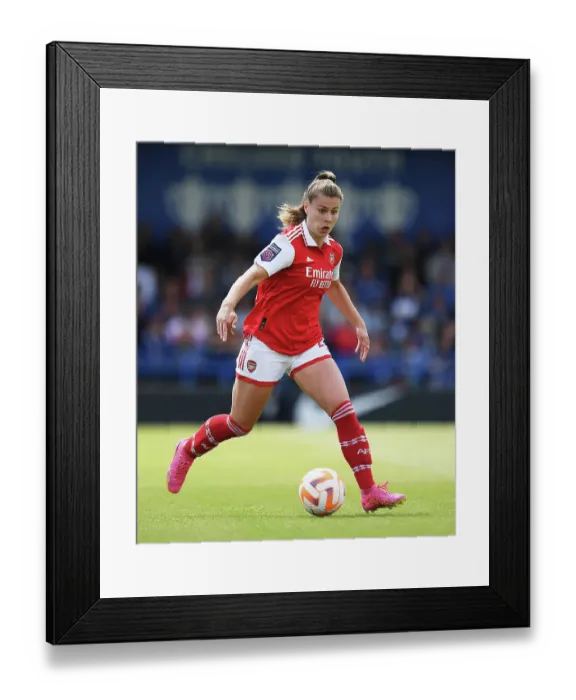 Framed Print : Arsenal vs. Chelsea: Women's Super League Showdown at Kingsmeadow