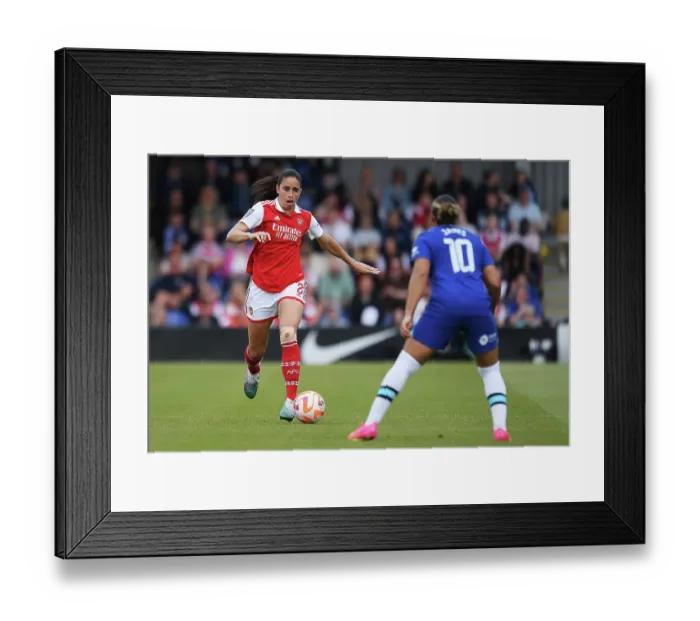Framed Print : Arsenal's Rafaelle Souza Outruns Chelsea Defenders in FA Women's Super League Thriller