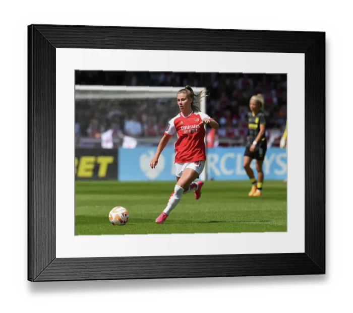 Framed Print : Arsenal vs Aston Villa: FA Women's Super League Showdown at Meadow Park
