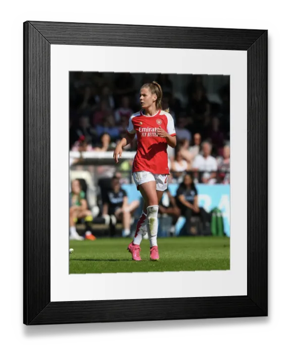 Framed Print : Arsenal Women vs Aston Villa: 2022-23 FA Women's Super League Showdown at Meadow Park
