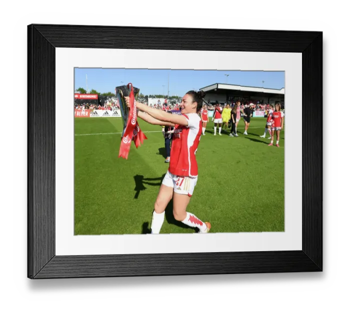 Framed Print : Arsenal Women's Team Celebrates Conti Cup Victory: Jodie Taylor Lifts the Trophy (2022-23)