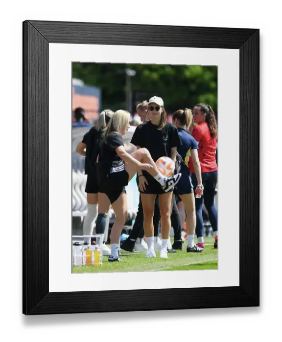 Framed Print : Arsenal Women vs Aston Villa: Miedema and Mead Prepare for FA WSL Clash at Meadow Park