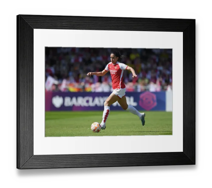 Framed Print : Arsenal's Rafaelle Souza in Action: Arsenal Women vs. Aston Villa (FA Women's Super League, 2022-23)
