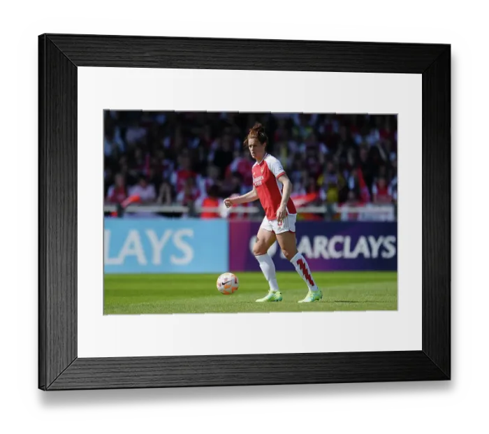 Framed Print : Arsenal Women vs Aston Villa: Jennifer Beattie in Action during the 2022-23 FA Women's Super League Clash