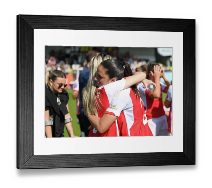 Framed Print : Arsenal Women Celebrate Title-Winning Victory Over Aston Villa