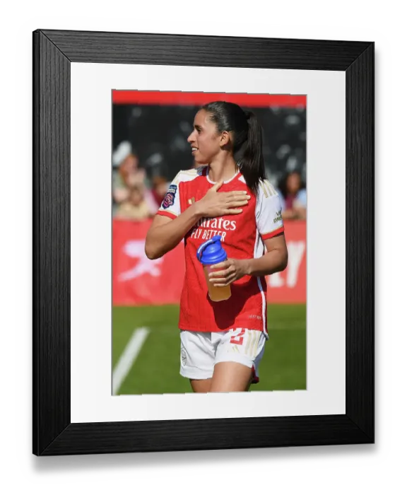 Framed Print : Arsenal Women's Victory: Rafaelle Souza Celebrates with Fans after Arsenal v Aston Villa (2022-23)