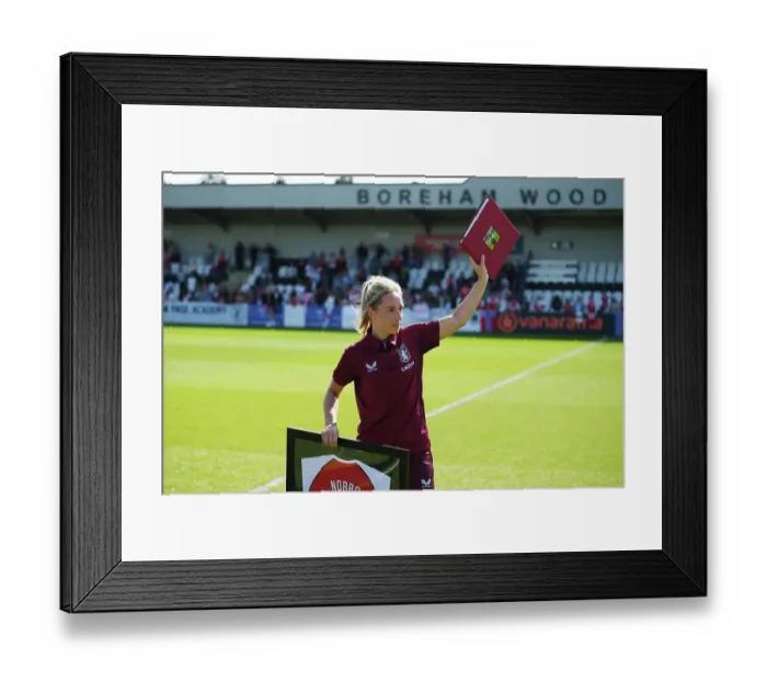 Framed Print : Jordan Nobbs Bids Farewell: Emotional Reunion as Ex-Arsenal Star is Honored at Meadow Park