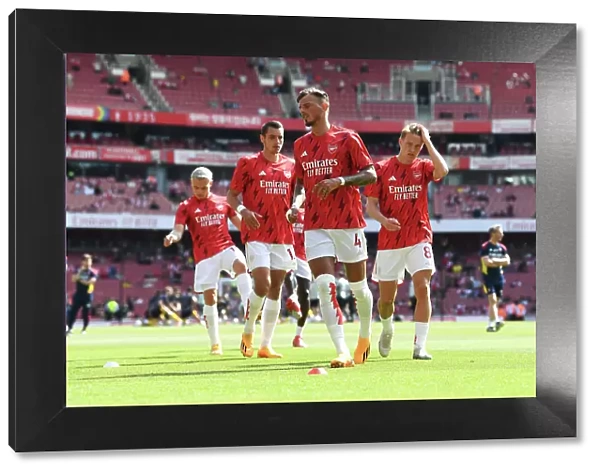Arsenal's Ben White Gears Up: Arsenal FC vs. Wolverhampton Wanderers, Premier League 2022-23