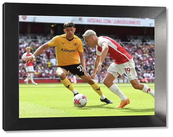 Arsenal's Trossard Fends Off Wolverhampton's Nunes in Intense Premier League Clash