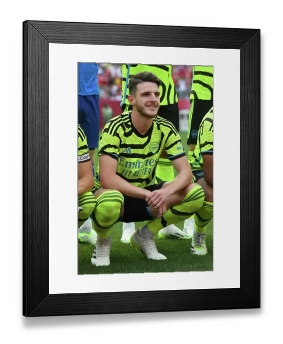 Framed Print : Declan Rice's Spectacular Performance: Arsenal FC vs Manchester United at MetLife Stadium (2023-24)