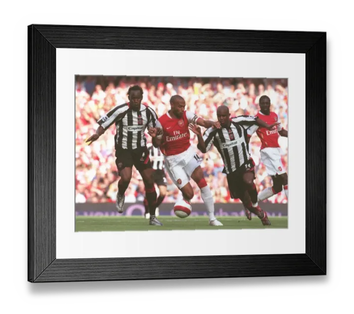 Framed Print : Thierry Henry (Arsenal) Claude Davis and David Sommeil (Sheff Utd)