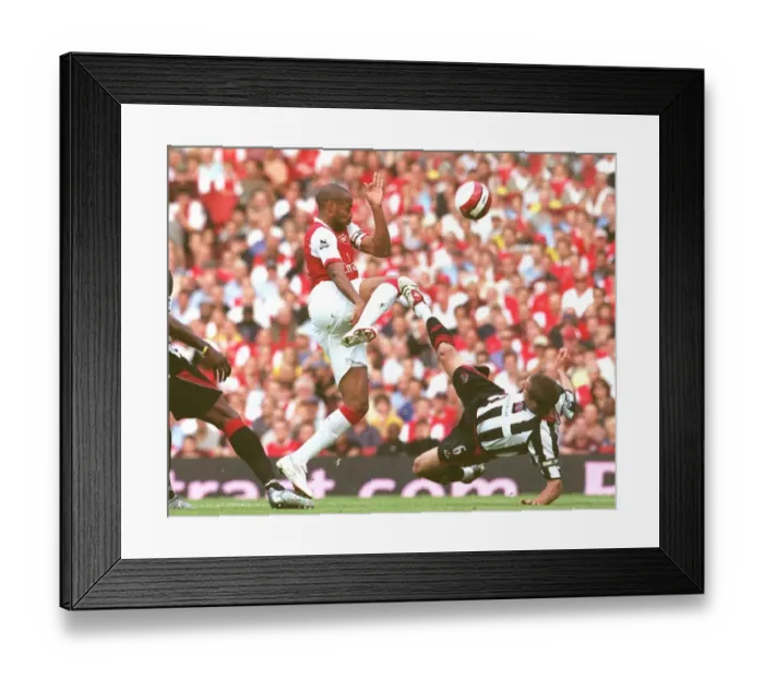 Framed Print : Thierry Henry (Arsenal) Phil Jagielka and Claude Davis (Sheff Utd) Framed Print : Thierry Henry (Arsenal) Phil Jagielka and Claude Davis (Sheff Utd)