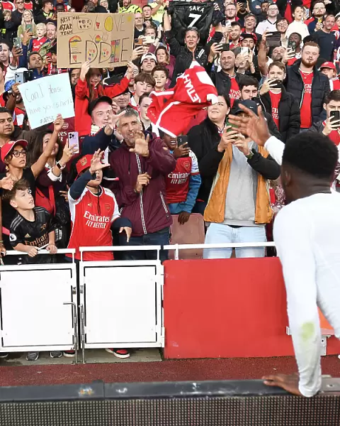 Arsenal's Eddie Nketiah Throws Shirt to Ecstatic Fan after Emirates Cup Victory