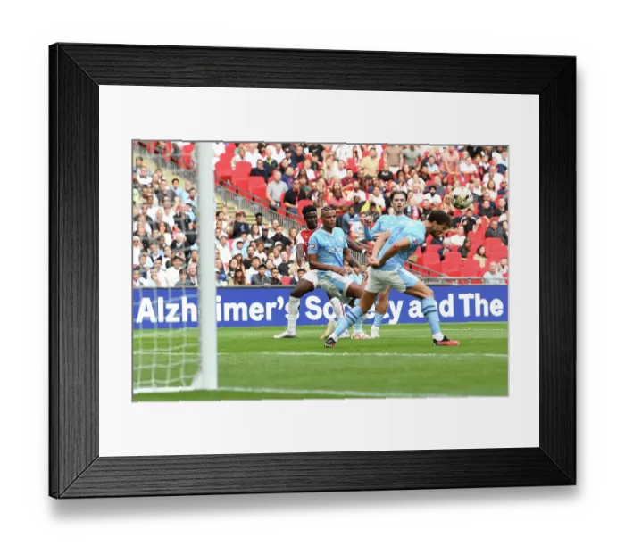 Framed Print : Arsenal's Bukayo Saka Misses Opportunity in FA Community Shield Clash Against Manchester City