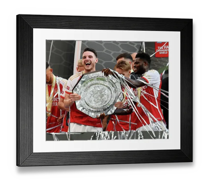 Framed Print : Arsenal: FA Community Shield Champions 2023-24 - Declan Rice Lifts the Trophy