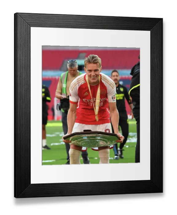 Framed Print : Arsenal: Martin Odegaard Lifts the Community Shield (2023-24)