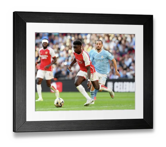 Framed Print : Arsenal's Bukayo Saka Faces Off Against Manchester City's Bernardo Silva in FA Community Shield Showdown Framed Print : Arsenal's Bukayo Saka Faces Off Against Manchester City's Bernardo Silva in FA Community Shield Showdown