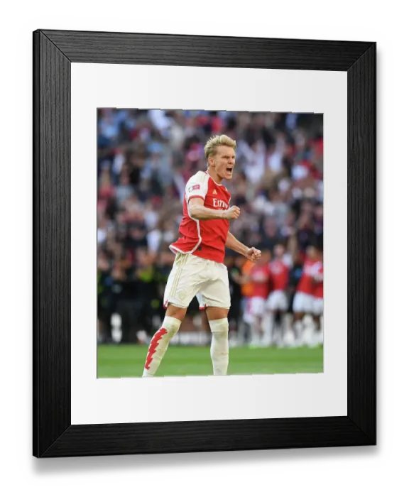 Framed Print : Arsenal's Martin Odegaard Scores the Winning Penalty in Community Shield Thriller: Arsenal 1-1 Manchester City