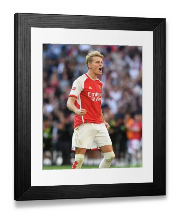 Framed Print : Martin Odegaard's Penalty: Arsenal Clinch FA Community Shield against Manchester City