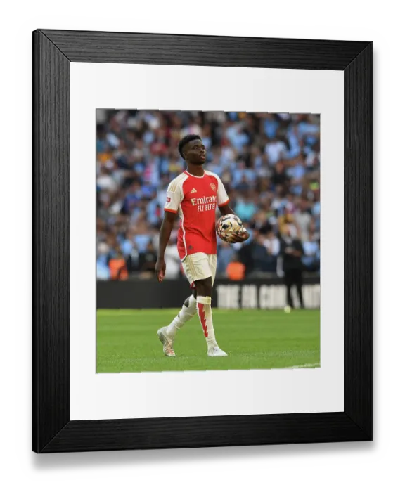 Framed Print : Arsenal's Bukayo Saka Steps Up in Penalty Shootout Against Manchester City - FA Community Shield 2023-24
