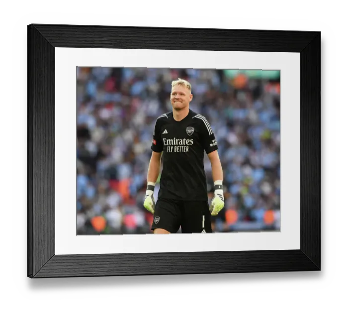 Framed Print : Arsenal's Aaron Ramsdale Faces Manchester City in FA Community Shield Showdown, 2023-24