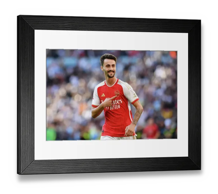 Framed Print : Arsenal's Fabio Vieira Scores Dramatic Penalty to Secure Community Shield Victory over Manchester City Framed Print : Arsenal's Fabio Vieira Scores Dramatic Penalty to Secure Community Shield Victory over Manchester City