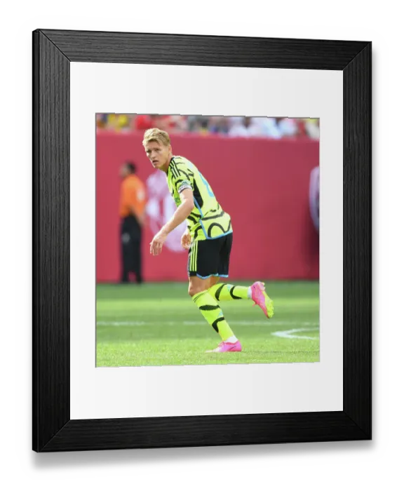 Framed Print : Arsenal vs Manchester United: Pre-Season Clash at MetLife Stadium (2023-24)
