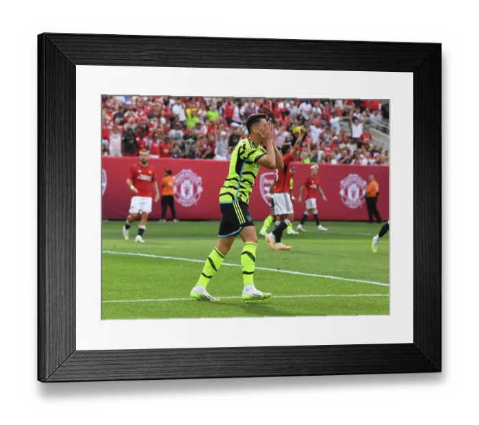 Framed Print : Arsenal vs Manchester United: Pre-Season Battle at MetLife Stadium (2023)