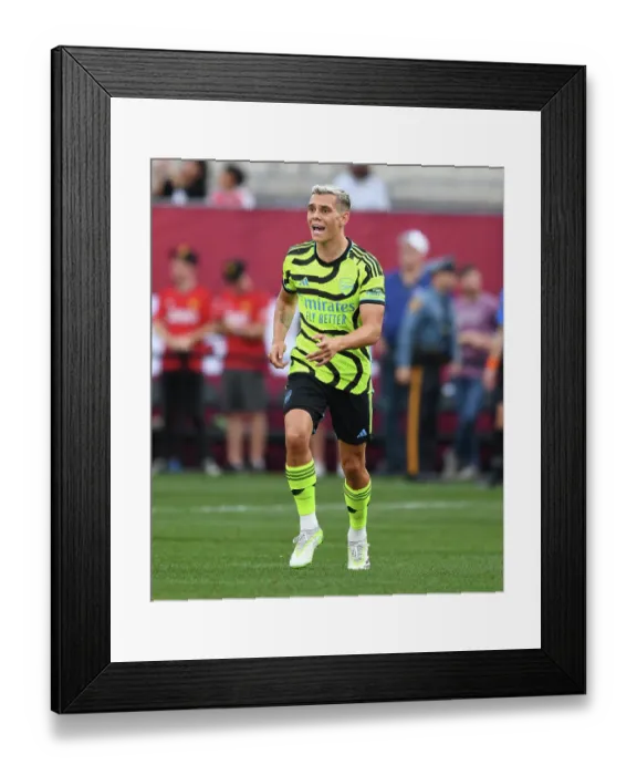 Framed Print : Arsenal vs Manchester United: Pre-Season Clash at MetLife Stadium (2023)