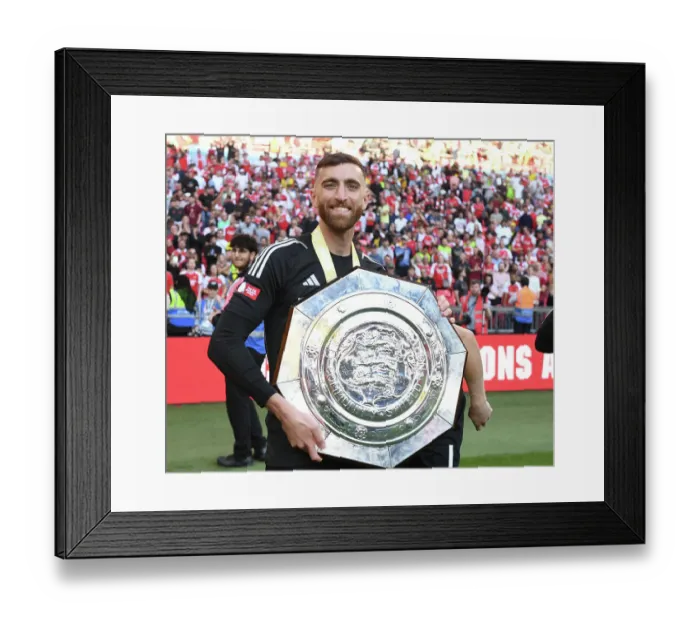 Framed Print : Arsenal's Matt Turner Reacts After FA Community Shield Loss to Manchester City (2023-24) Framed Print : Arsenal's Matt Turner Reacts After FA Community Shield Loss to Manchester City (2023-24)