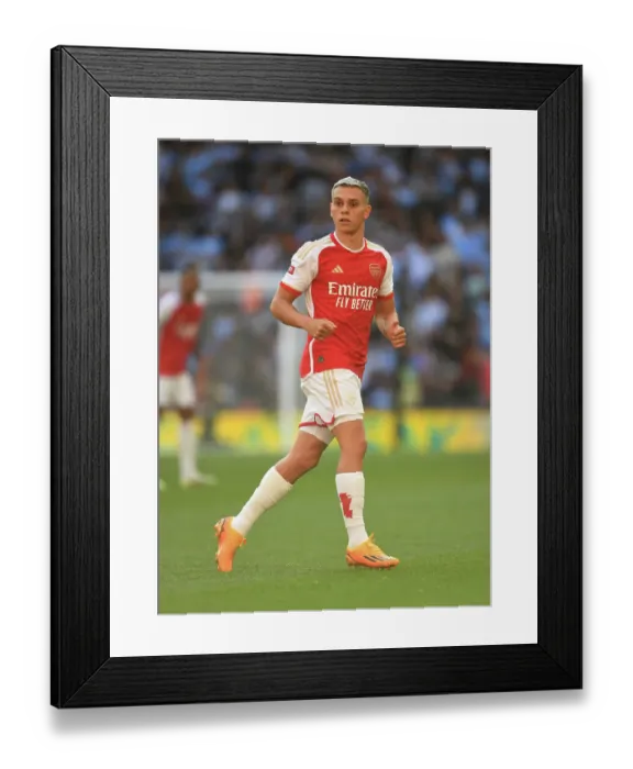 Framed Print : Arsenal's Trossard Faces Manchester City in 2023-24 Community Shield