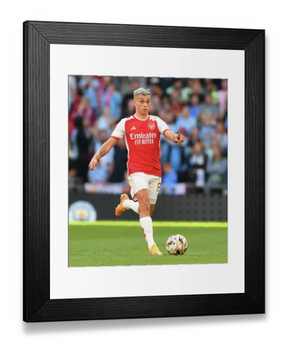 Framed Print : Arsenal vs Manchester City - FA Community Shield Showdown 2023-24