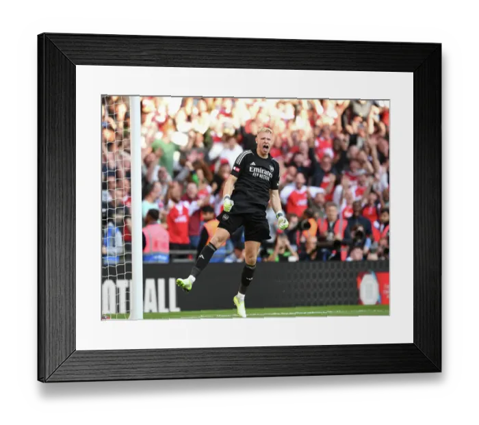 Framed Print : Arsenal's Ramsdale Denies Manchester City Penalty in Thrilling Community Shield Showdown (2023-24)