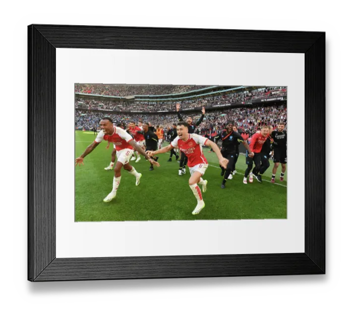 Framed Print : Arsenal Wins Community Shield: Triumph over Manchester City (2023-24)