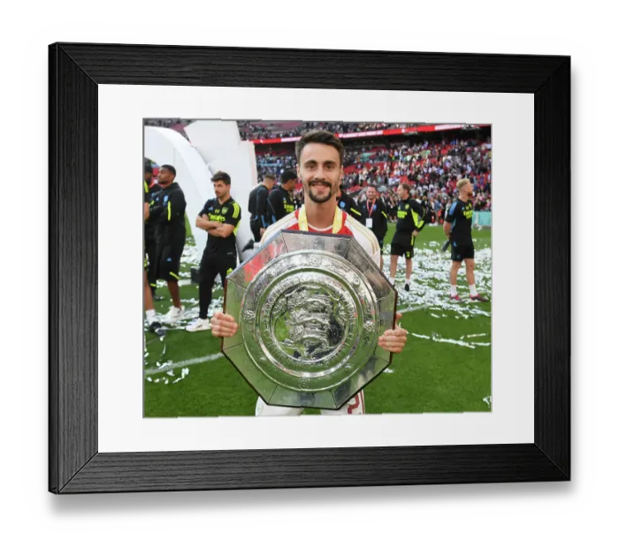 Framed Print : Arsenal's Fabio Vieira Celebrates FA Community Shield Victory over Manchester City (2023-24)
