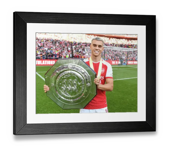 Framed Print : Arsenal Celebrate Community Shield Victory Over Manchester City Framed Print : Arsenal Celebrate Community Shield Victory Over Manchester City