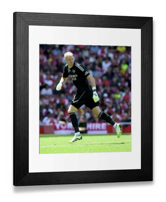 Framed Print : Arsenal's Aaron Ramsdale Makes Premier League Debut: Arsenal vs. Nottingham Forest (2023-24)