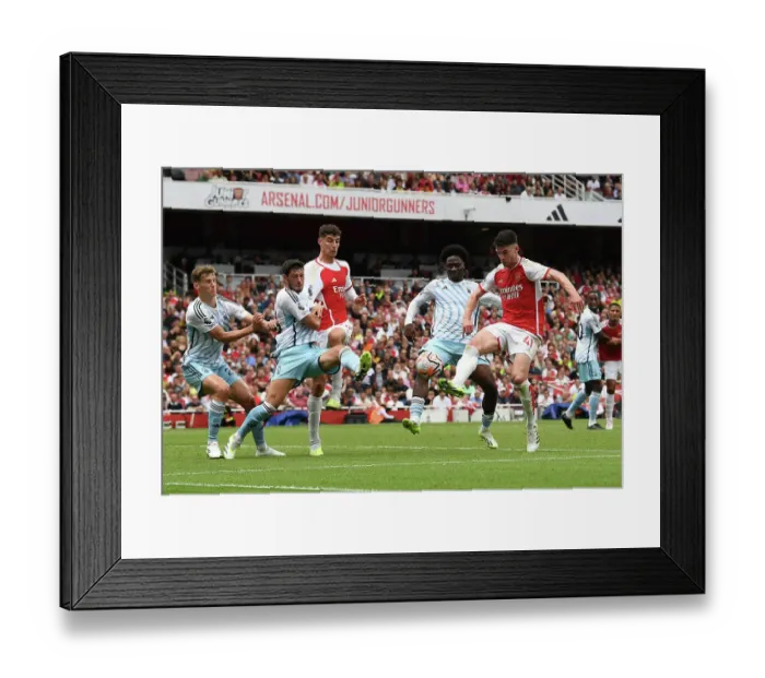 Framed Print : Arsenal vs. Nottingham Forest: Intense Battle for the Ball