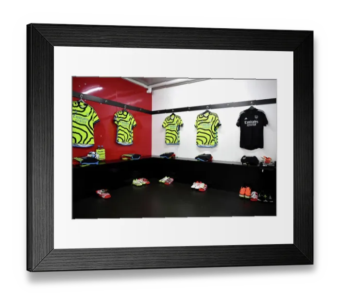 Framed Print : Arsenal's Unwavering Focus: The Power of the Pre-Match Huddle before Crystal Palace Clash, Premier League 2023-24