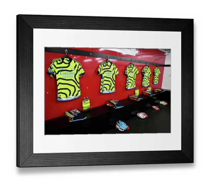 Framed Print : Arsenal's Pre-Match Huddle: Crystal Palace vs Arsenal, Premier League 2023-24
