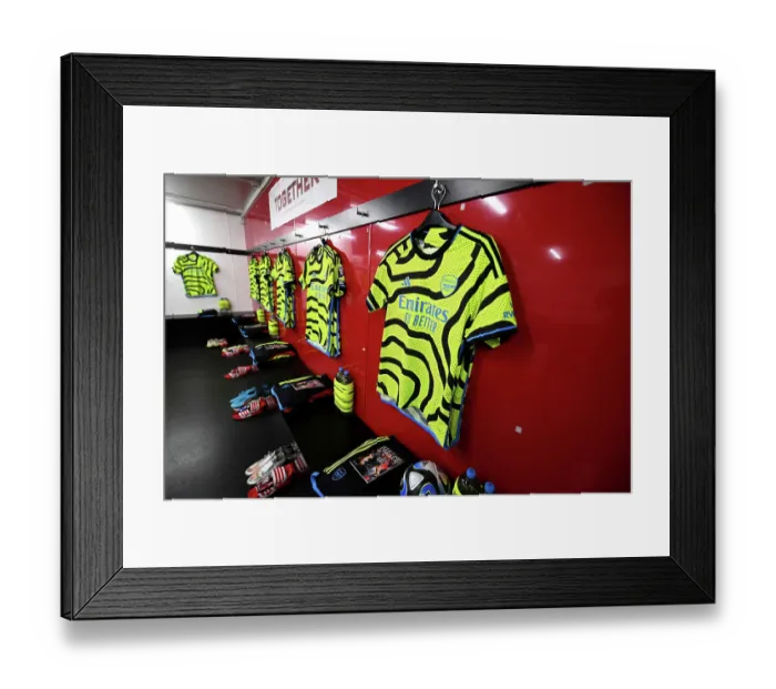 Framed Print : Arsenal's Pre-Match Focus: Inside the Dressing Room vs Crystal Palace, Premier League 2023-24