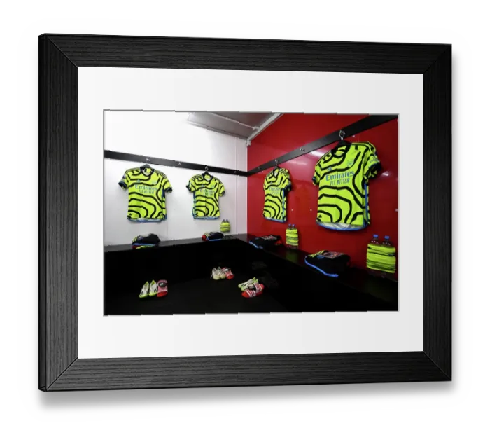 Framed Print : Arsenal's Focus: Pre-Match Huddle Before Crystal Palace Clash, 2023-24 Premier League