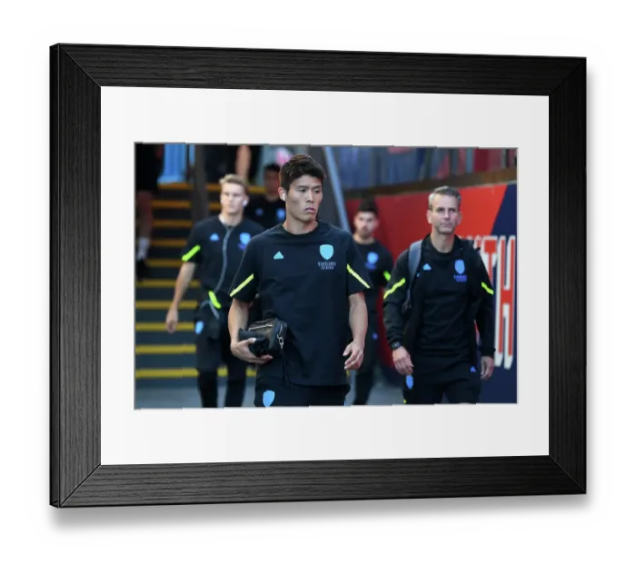 Framed Print : Tomiyasu Arrives at Selhurst Park: Arsenal Star Ready for Crystal Palace Clash (2023-24 Premier League)