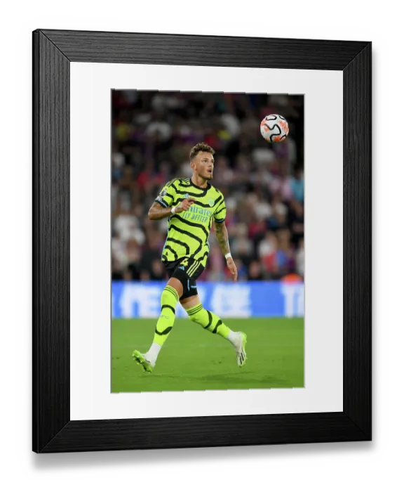Framed Print : Arsenal's Ben White in Action: 2023-24 Premier League - Crystal Palace vs Arsenal