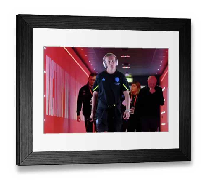Framed Print : Arsenal's Zinchenko Arrives at Emirates Stadium Ahead of Arsenal v Fulham Clash (2023-24)